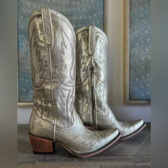 Junk Gypsy by Lane Boots-
Nighthawk Gold
Metallic Boots - Picture 7 of 9